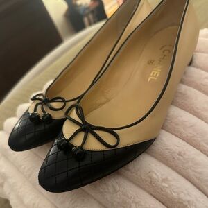 Chanel Two-Tone Black and Cream Flats